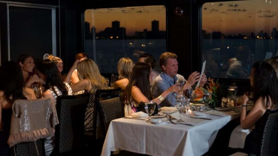 City Cruises Chicago: Premier Lunch or Dinner Cruise - Lunch or dinner: which sailing fits you?