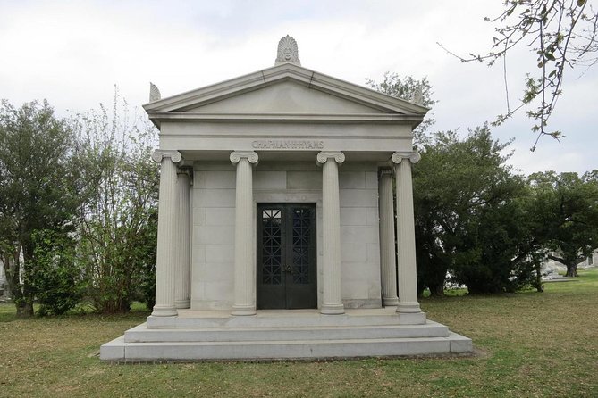 City Tour of New Orleans with Pickup - Esplanade Avenue and the Garden District mansions