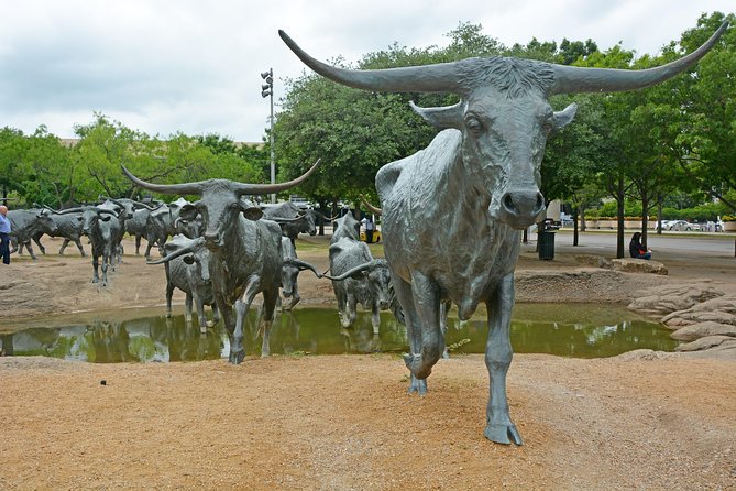 Dallas and JFK Cruizer Tour - The Dallas Police Memorial and downtown landmarks