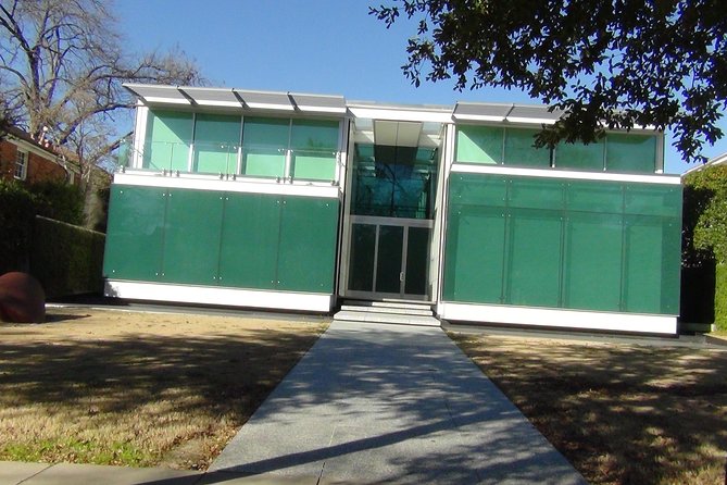 Dallas sightseeing tour - Highland Park and the city beyond downtown