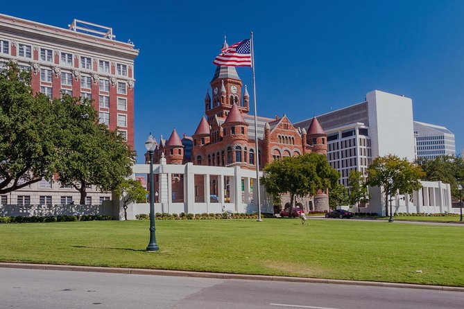 Dallas sightseeing tour - Downtown Dallas, from the cabin to City Hall