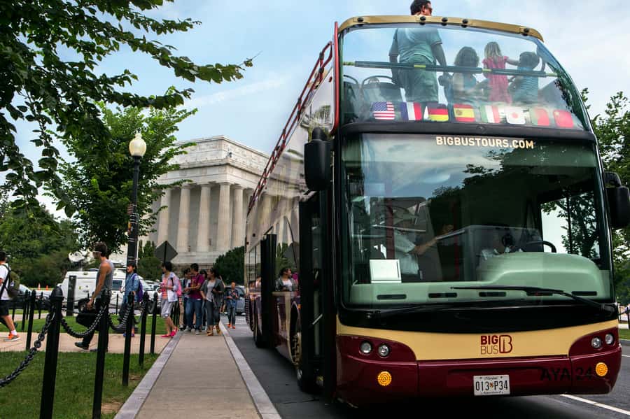 DC: Hop-on Hop-off Tour by Open-top Bus with 17 Stops - What the two-hour loop actually covers