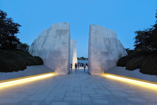 DC Memorials Night Tour: Glass-Roof Convertible Upgrade Option - Martin Luther King, Jr. Memorial and Lincoln Memorial