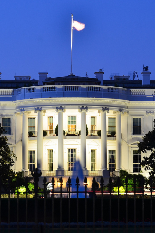 DC: Monuments & Memorials Sunset Tour by Open-top Bus - Why Washington works so well after sunset