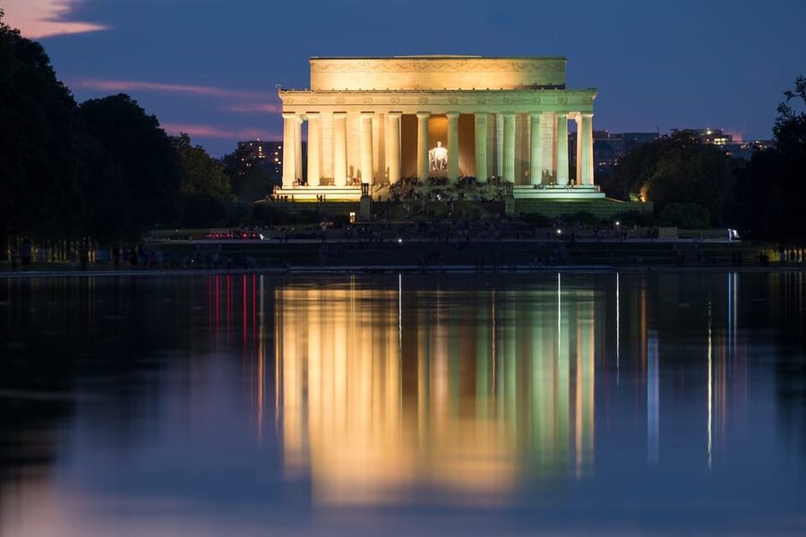 DC: Monuments & Memorials Sunset Tour by Open-top Bus - Live guides, recorded commentary, and personal stories