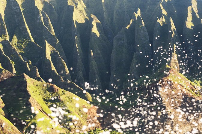 Deluxe Na Pali Sunset Tour on the Lucky Lady - Practical packing advice for a wet sunset
