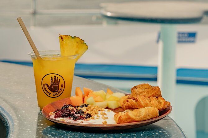 Deluxe Snorkel & Dolphin Watch Aboard a Luxury Catamaran from Kailua-Kona - Should you book the Body Glove catamaran?