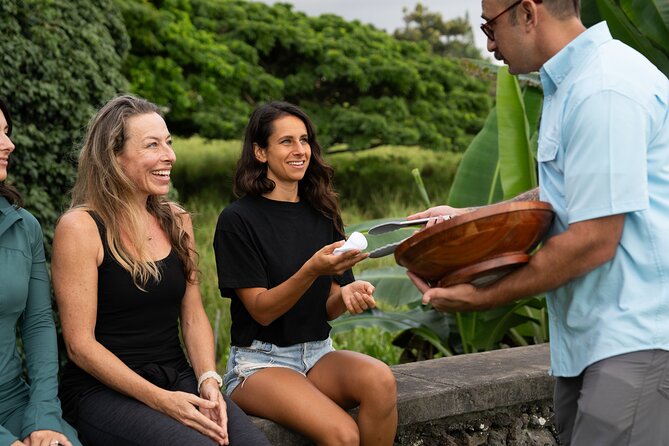 Deluxe Volcano Experience with Restaurant Dinner - Punaluʻu Bake Shop offers a sweet roadside pause