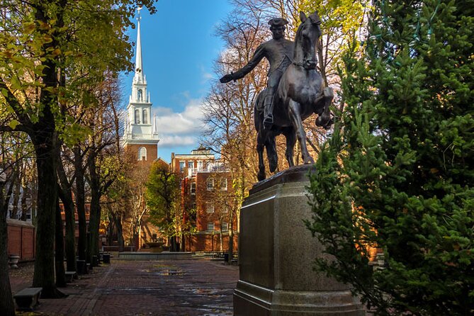 Entire Freedom Trail Walking Tour: Includes Bunker Hill and USS Constitution - Starting at the State House and Park Street