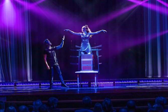 Escape Reality Branson Magic Dinner Show - Dinner after the magic
