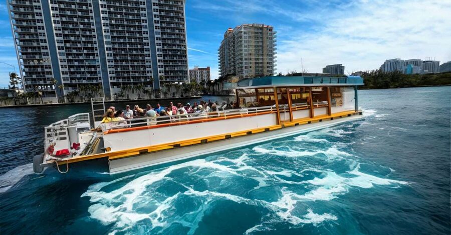 Fort Lauderdale: Millionaire's Row Cruise with Drinks - The boat, seating, and onboard drinks