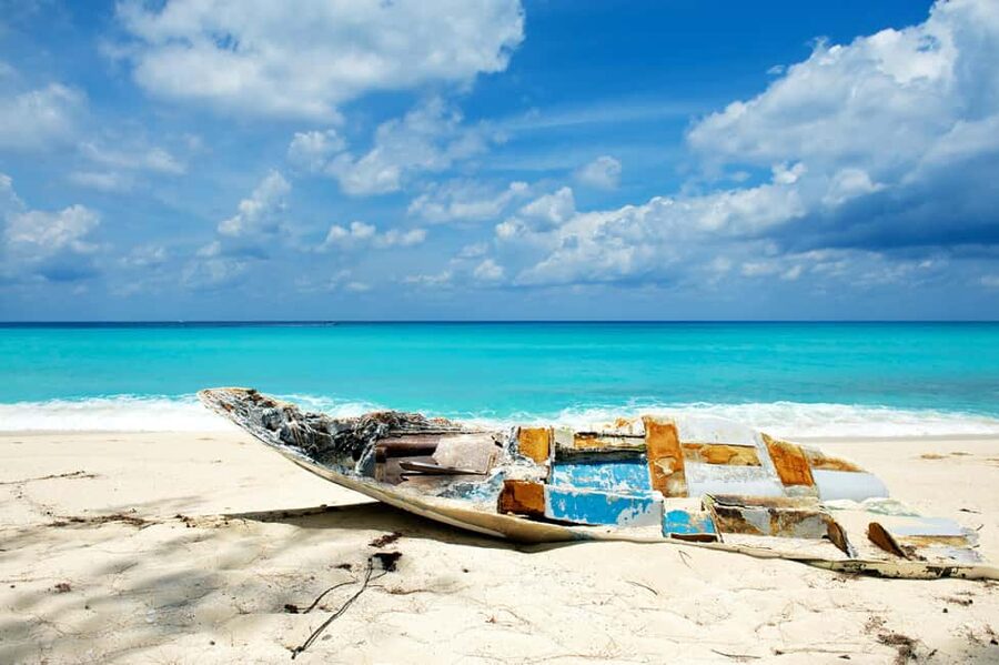 From Fort Lauderdale: Day Trip to Bimini - The beach is the safest choice