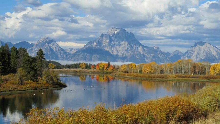 From Jackson: Yellowstone Day Tour Including Entrance Fee - Yellowstone Lake and the wide-open middle of the park
