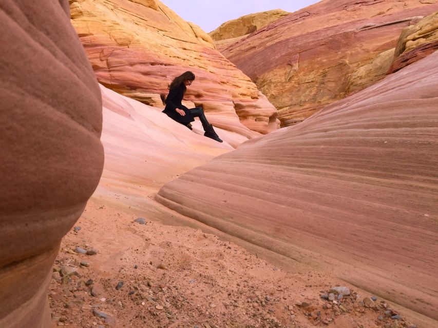 From Las Vegas: Valley of Fire State Park Tour - Red rock formations and photo stops