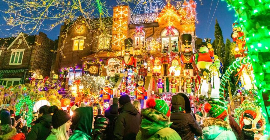 From Manhattan: 4-Hour Dyker Heights Holiday Lights Bus Tour - Leaving Midtown at 566 10th Avenue