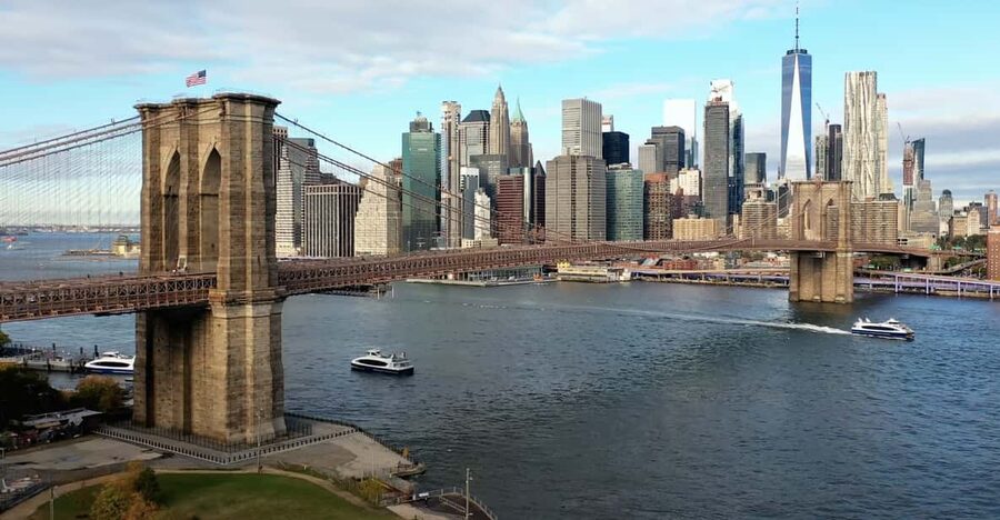 From Manhattan: 5-Hour Bronx, Queens, and Brooklyn Bus Tour - Key points at a glance