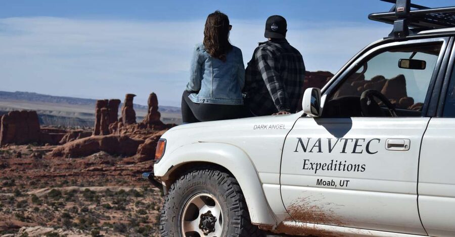 From Moab: Half-Day Arches National Park 4x4 Driving Tour - What the guides add to the price