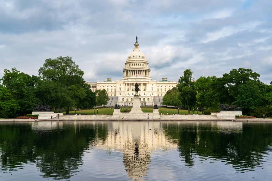 From New York City: Washington and Philadelphia 1-Day Tour - Washington begins with symbols and big views