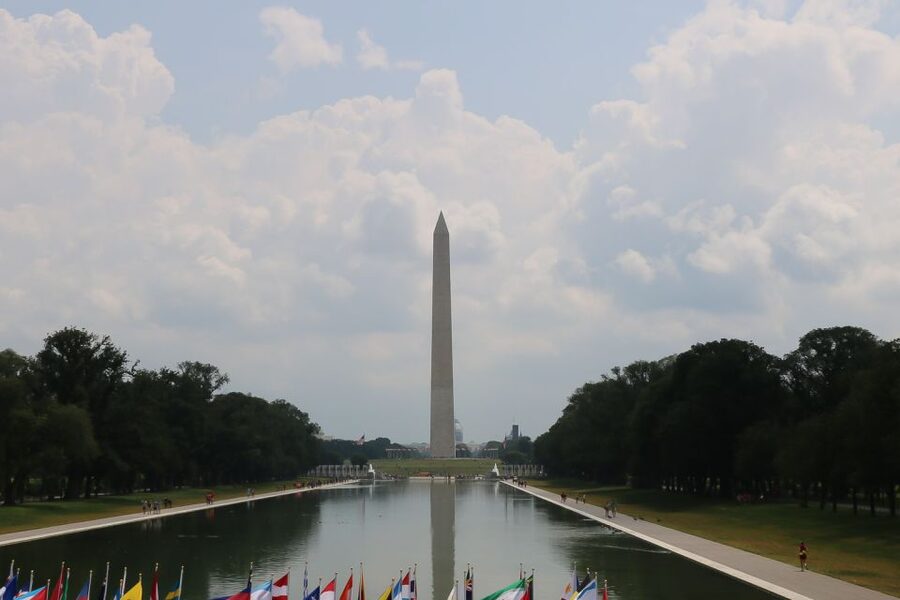 From NYC: Guided Day Trip to Washington DC by Van or Bus - Walking the Lincoln, Vietnam, and Korean War memorials