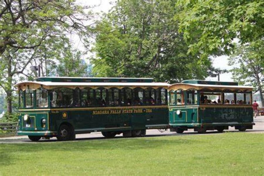 From NYC: Guided Niagara Falls Full-Day Trip - Guides make the long day easier