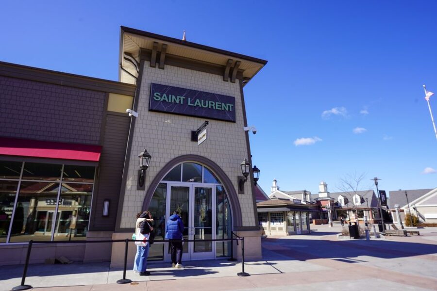 From NYC: Woodbury Common Premium Outlets Shopping Tour - From Times Square to Woodbury Common