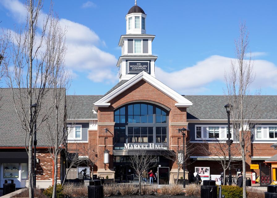 From NYC: Woodbury Common Premium Outlets Shopping Tour - Arriving before the stores open
