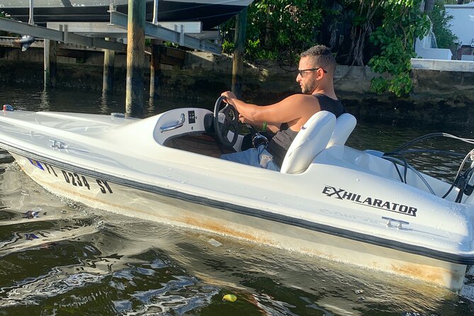 Ft. Lauderdale Mini Powerboat Rental. Canal, Yacht, Mansion Tour - Why the small boat changes the experience