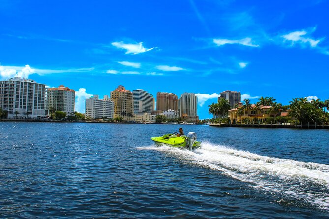 Ft. Lauderdale Mini Powerboat Rental. Canal, Yacht, Mansion Tour - Boater license, timing, and practical details