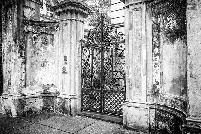 Ghosts of Charleston Night-Time Walking Tour with Unitarian Church Graveyard - The guides matter more than the route