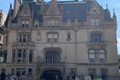Gilded Age Mansions Tour in New York