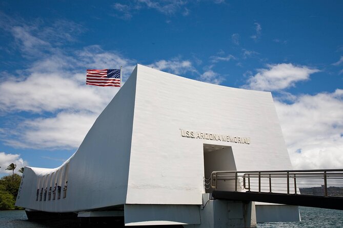 Grand Pearl Harbor and City Tour - Bowfin, Missouri, and aviation history