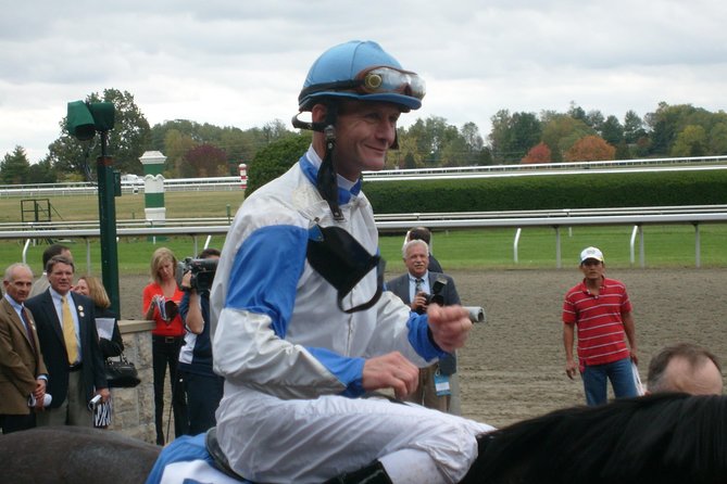 Half-Day Thoroughbred Horse Farm Tour in Kentucky - Who should book this Lexington experience?
