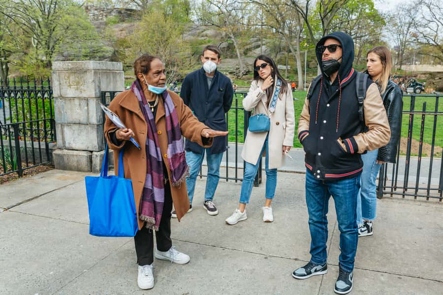 Harlem: Central Harlem Sunday Gospel with Locals - The Apollo Theater and possible local food stops