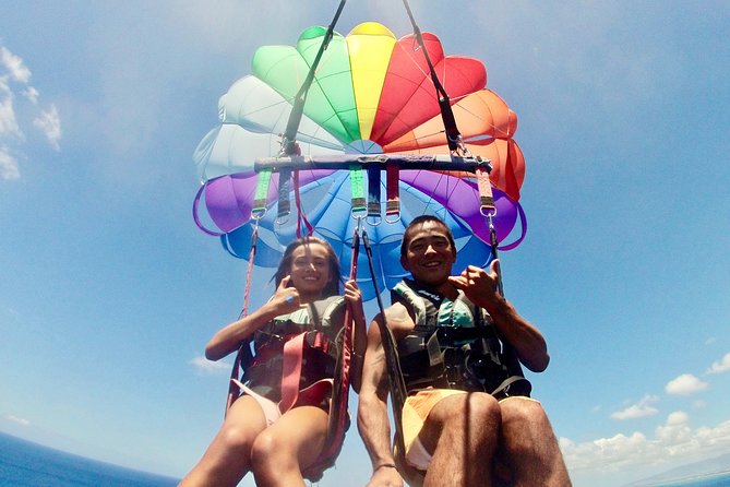 Hawaiian Parasail Since 1977 - Flying above Waikiki on a one-hour boat trip
