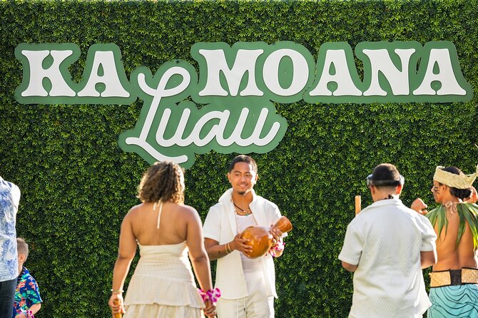 Honolulu: Ka Moana Lūʻau at Aloha Tower – Oceanfront Luau Show - A 75-minute show carries the evening