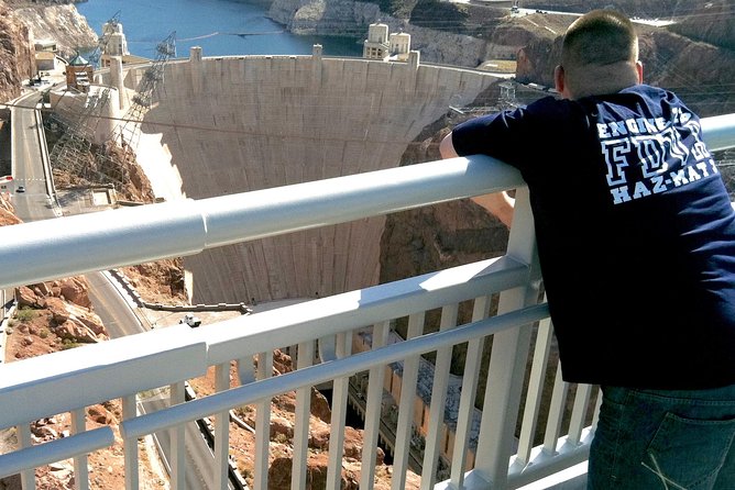 Hoover Dam Comedy Tour with Lunch and Comedy Club Tickets - The 45-minute walk across the dam