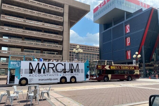 Hop-on Hop-off Sightseeing Tour by Open-top Bus with 18 Stops - Georgetown and the extra audio tours