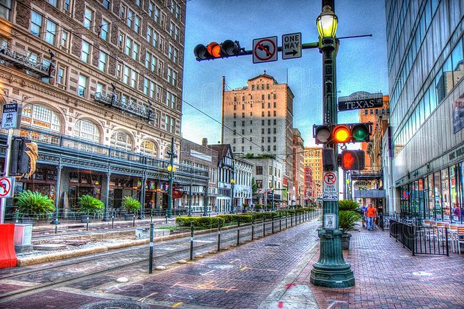 Houston's Official City & Mural Tour! - The Houston Graffiti Building is the tour’s visual highlight