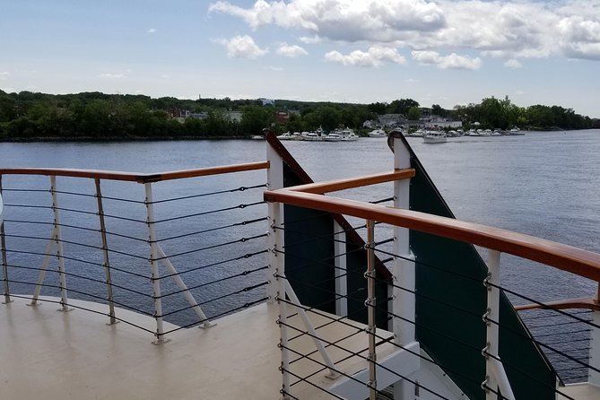 Hudson River Sightseeing Cruise from Albany - The working port is part of the scenery