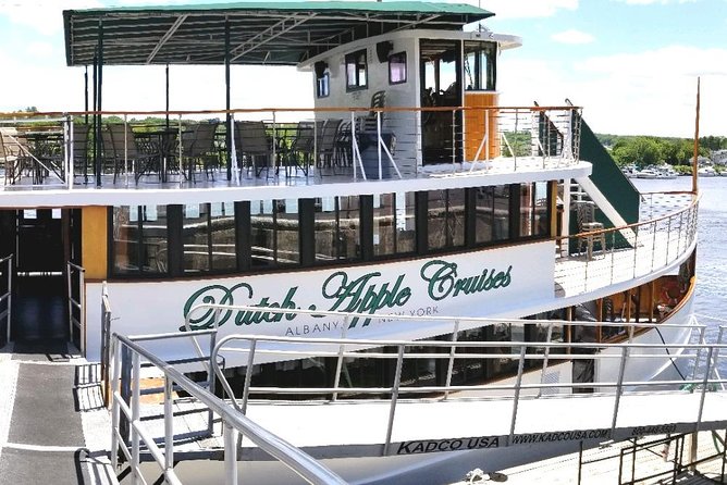 Hudson River Sightseeing Cruise from Albany - Choosing your seat and preparing for the weather