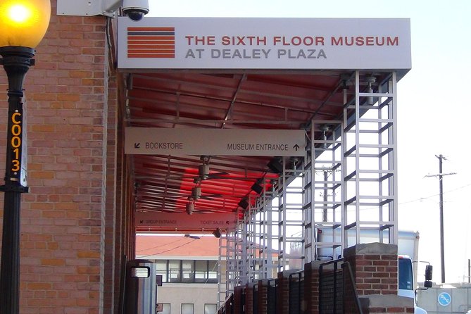 JFK Assassination Tour with Lee Harvey Rooming House - The Grassy Knoll and the competing theories