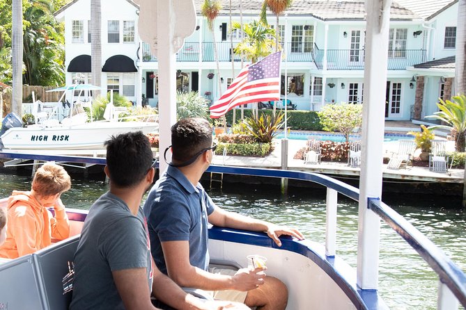 Jungle Queen Riverboat 90-Minute Narrated Sightseeing Cruise in Fort Lauderdale - Food, drinks, and the practical comfort of the boat