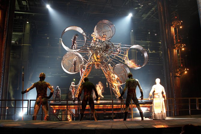 KÀ™ by Cirque du Soleil® at the MGM Grand Hotel and Casino - Entering the MGM Grand for an evening show