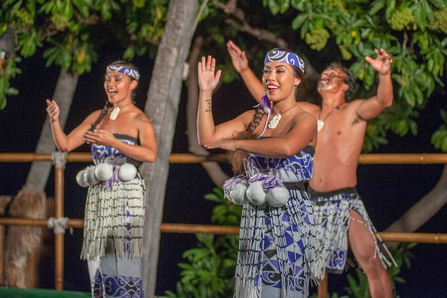 Kailua-Kona: Voyagers of the Pacific Luau with Buffet Dinner - The buffet: familiar flavors with Big Island touches