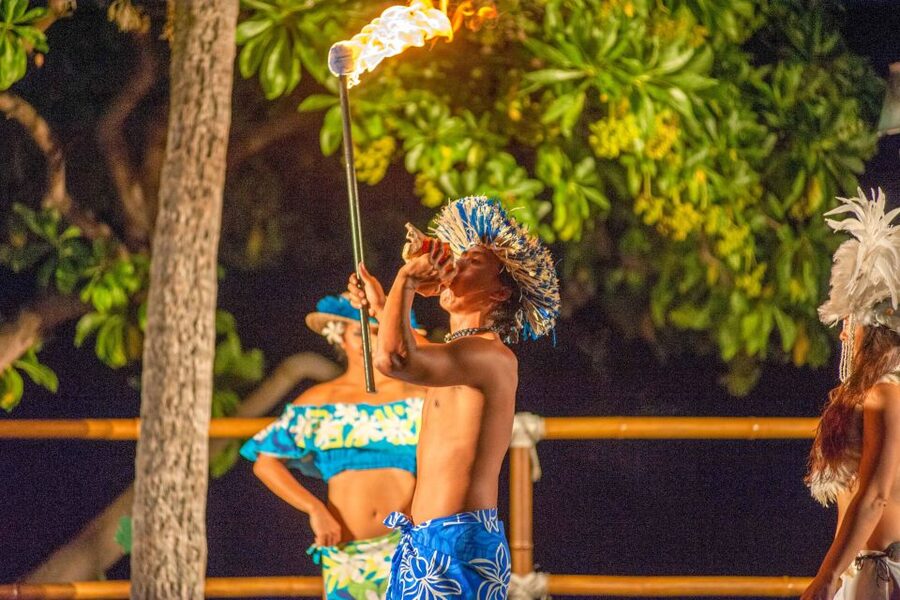 Kailua-Kona: Voyagers of the Pacific Luau with Buffet Dinner - Drinks that keep the evening relaxed