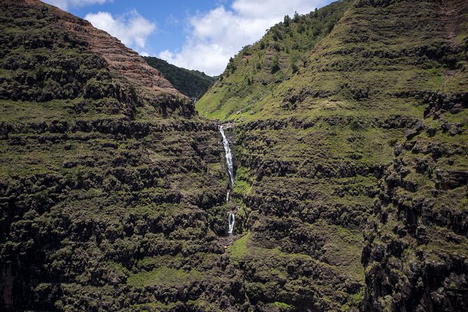 Kauai Deluxe Waterfall Safari: Helicopter Tour - Waimea Canyon from above