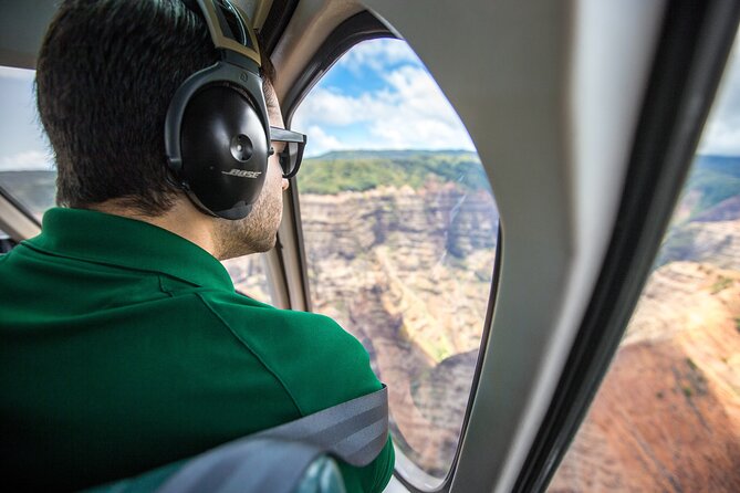 Kauai Deluxe Waterfall Safari: Helicopter Tour - Smooth flying and the first-time experience