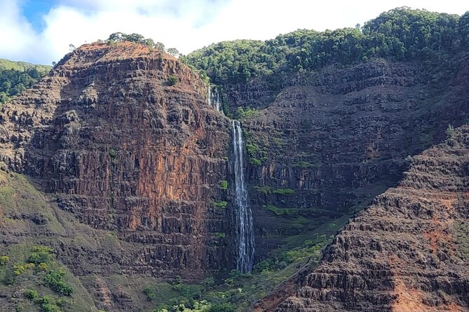 Kauai: Hughes 500 4-Passenger Doors-Off Helicopters - Why the doors-off Hughes 500 feels different