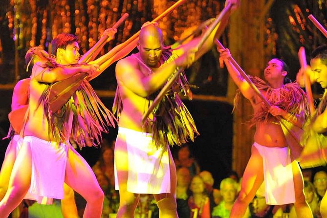 Kauai: Luau Kalamaku with Buffet Dinner and Show - Drinks, lei greeting, and time before the show