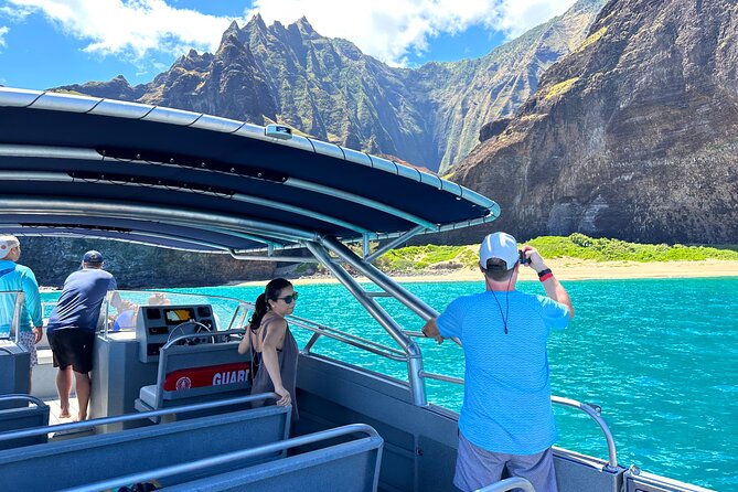 Kauai: Na Pali Coast Power Catamaran - Seeing the Na Pali Coast from the Pacific
